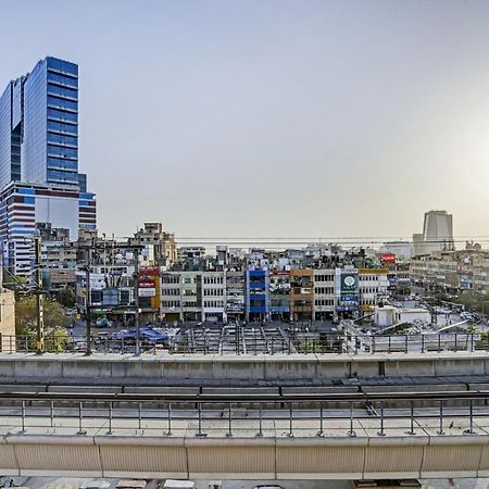 Super Hotel O Metro Inn Near Worlds Of Wonder Kalkaji Devi ภายนอก รูปภาพ