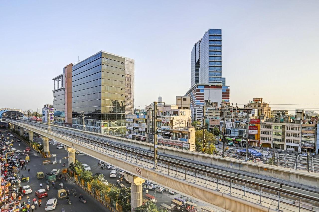 Super Hotel O Metro Inn Near Worlds Of Wonder Kalkaji Devi ภายนอก รูปภาพ