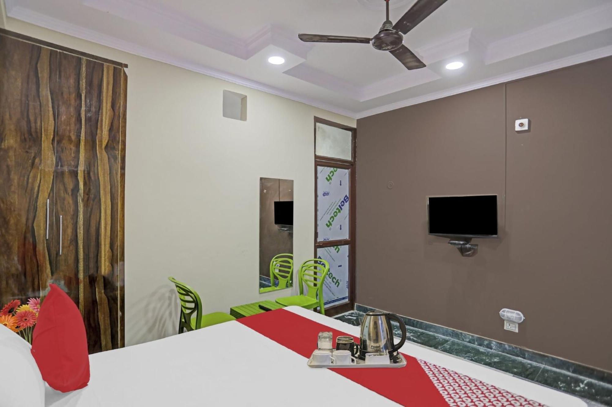 Super Hotel O Metro Inn Near Worlds Of Wonder Kalkaji Devi ภายนอก รูปภาพ